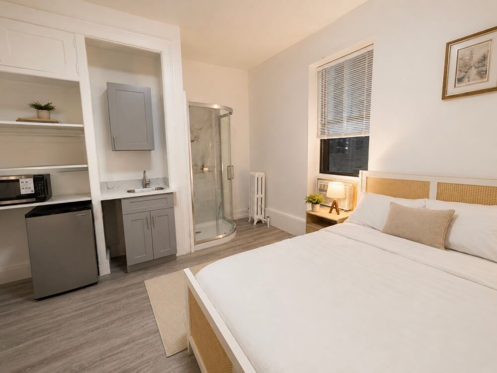 Studio w Private Shower in UWS (A205-11/12)
