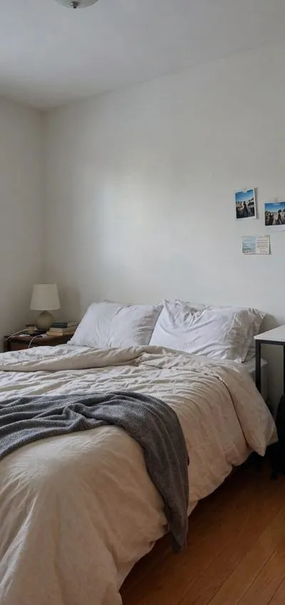 Room in a 4BR2BA apt 3mins walk N/W 30 Ave Station