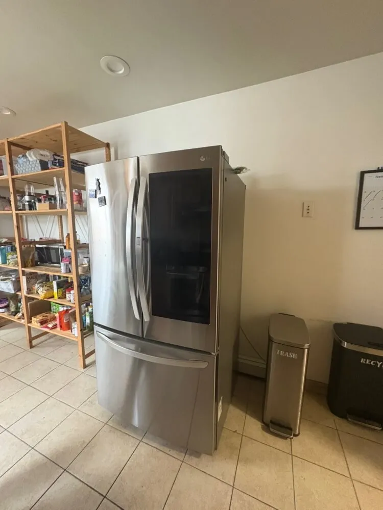 Spacious Apartment with Multiple Vacant Spots