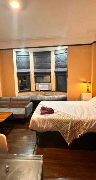 Chic Two-Room Retreat in the Heart of Midtown