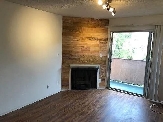 2BD/2BR Apartment in Valley Village