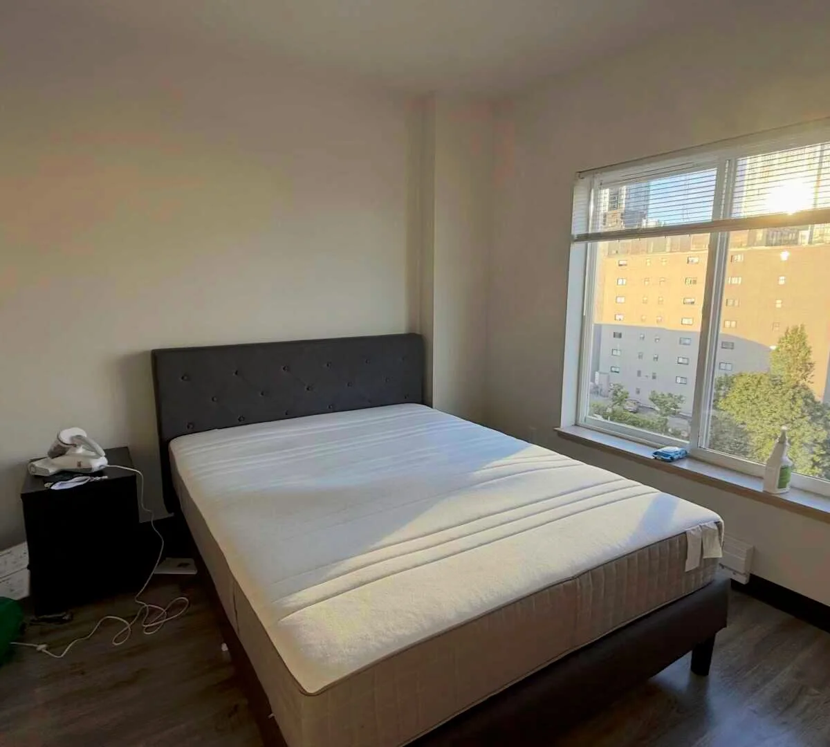 Fully Furnished 1-Bedroom Apartment Near UW | Top-Floor Corner Unit