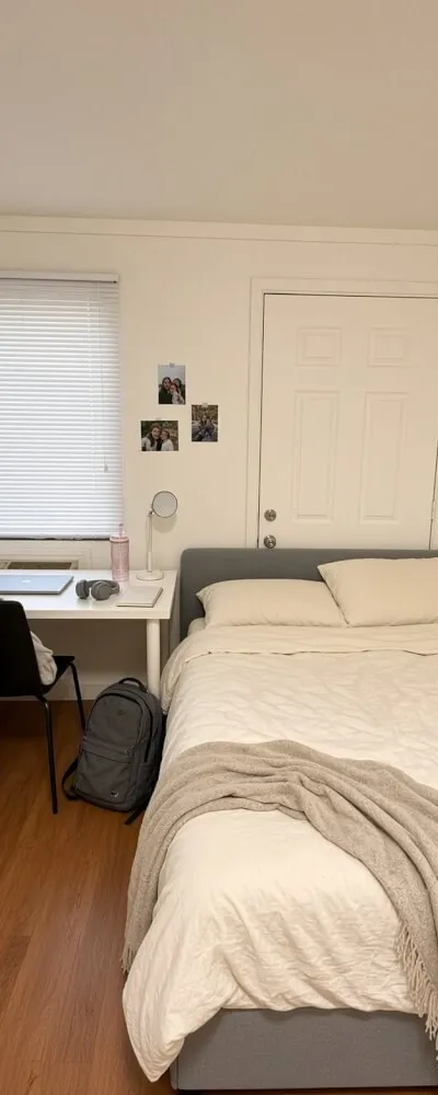 Huge Master Bedroom Near USC | 3-min Walk to Campus | Smart & Final Next Door