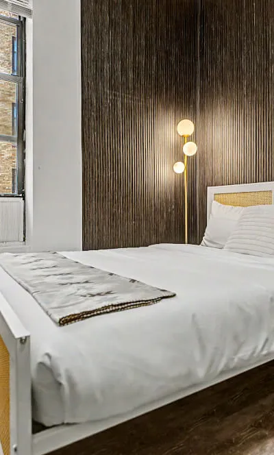 Corner Studio w Shower in UWS (A205-07)