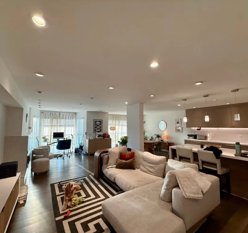 Spacious, bright home in central Richmond - Bedroom 1
