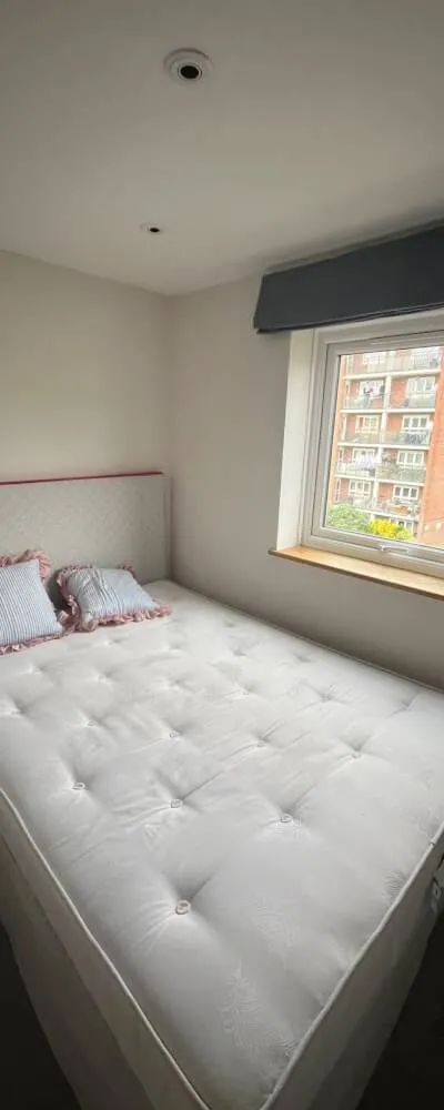 Spacious Double Room in West Kensington Flat