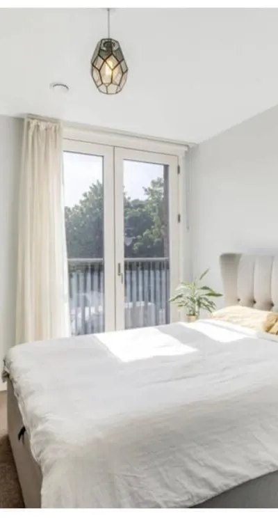 Modern zone 2 home near metro station