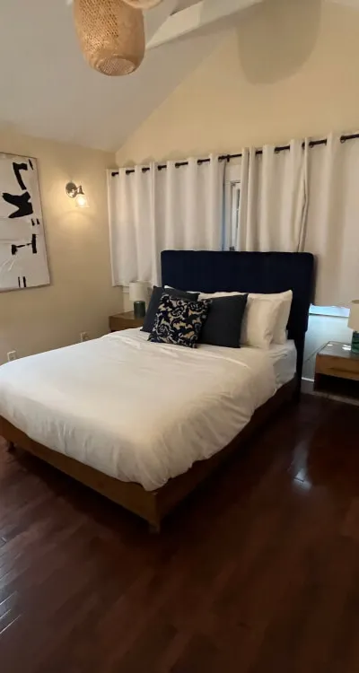 Cozy and convenient Hollywood House