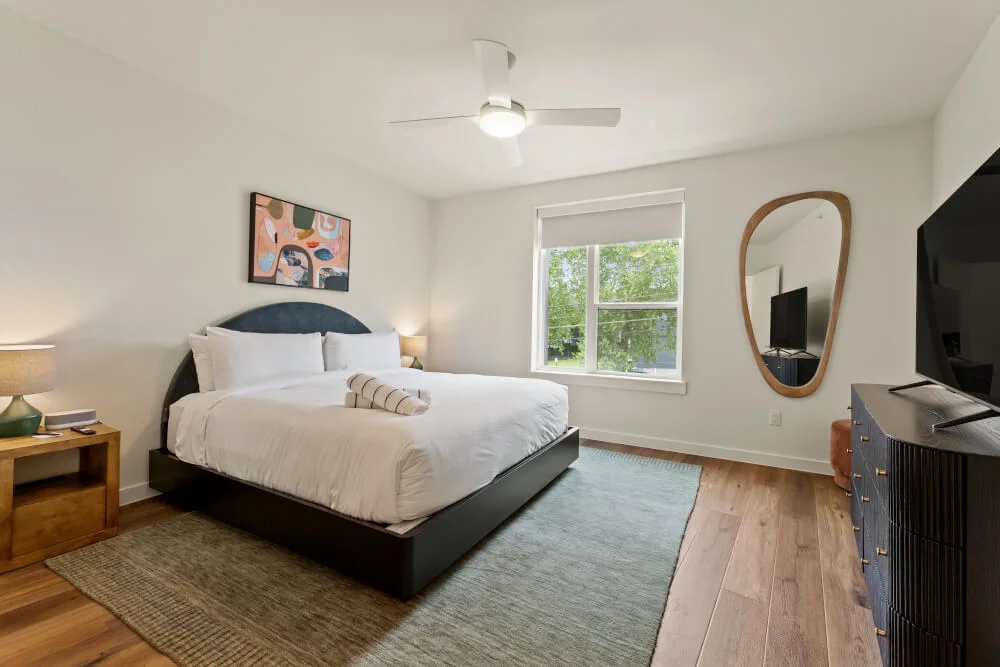 2 Bedroom Suite w/ Balcony