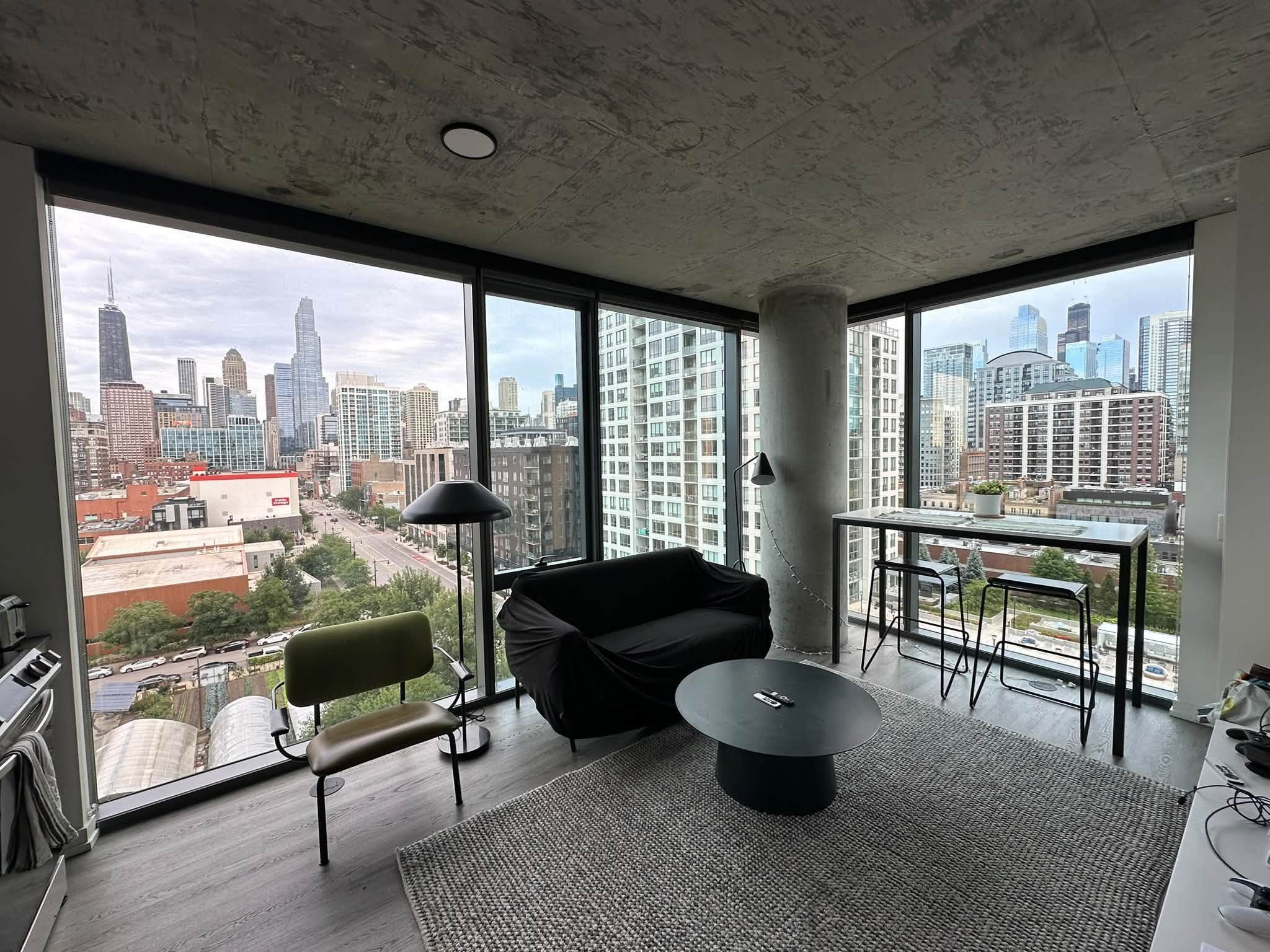 Furnished Room in 4BR/3BA River North Apartment