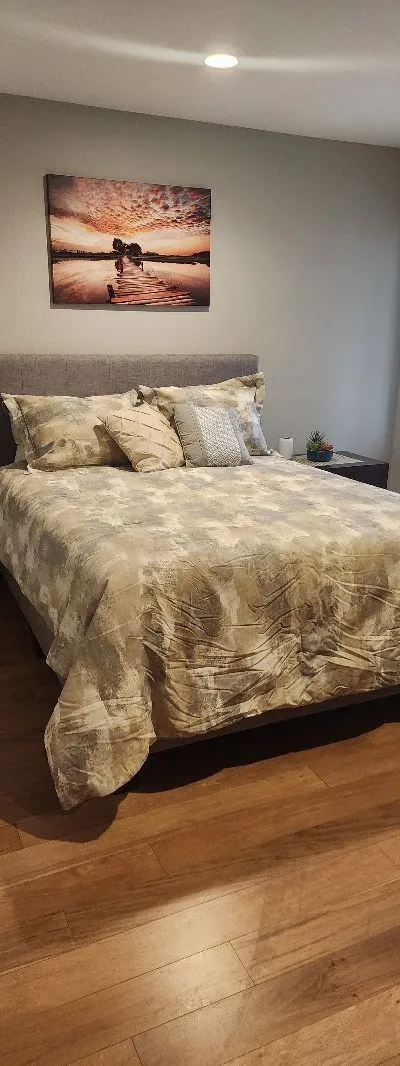 Private bed/bath in a quiet neighborhood \ in Irvine