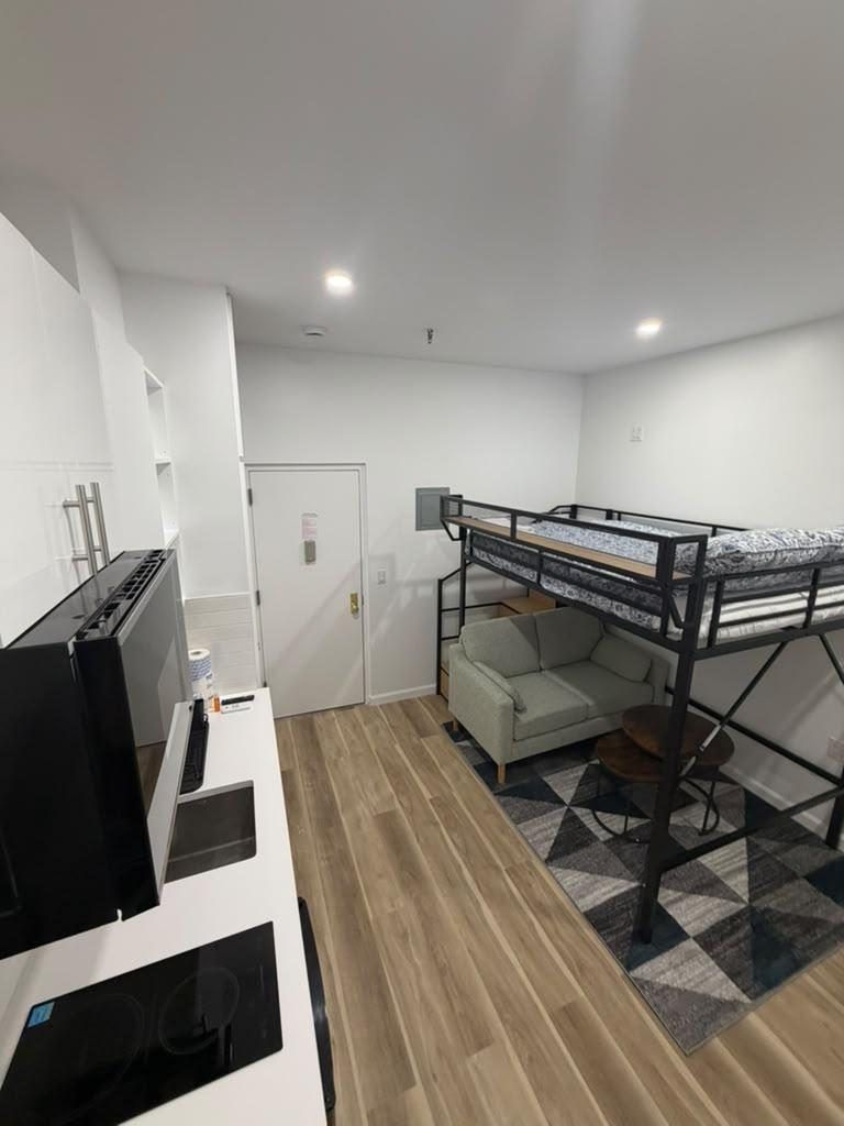 Contemporary Studio with Shared Bathroom in UWS