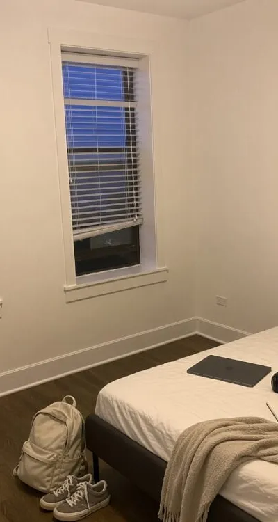 UChicago Shoreland Apartments Lakeview Bedroom | Direct Campus Bus | All Bills Included