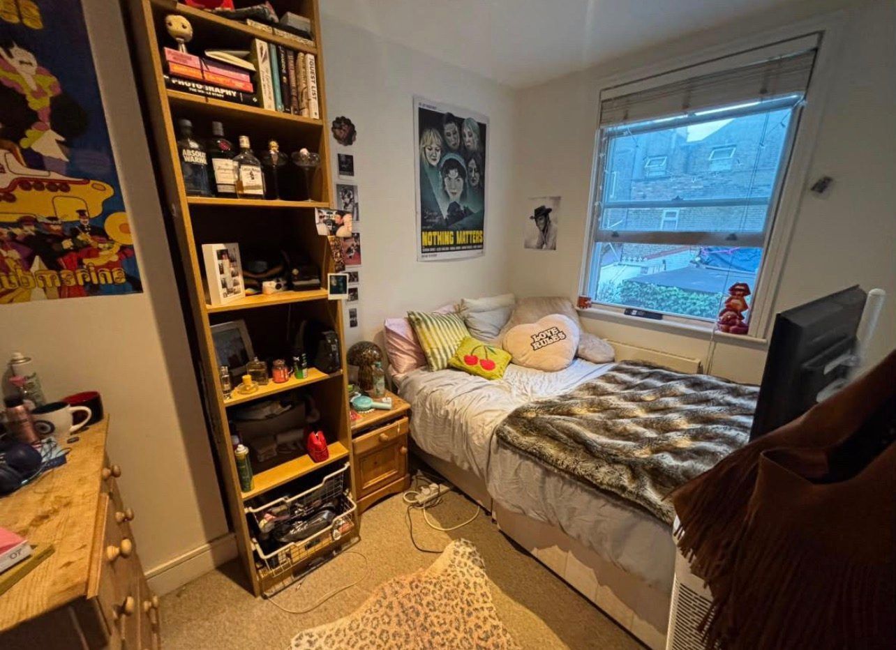 Fab Room in Five Bed With Garden in Bermondsey