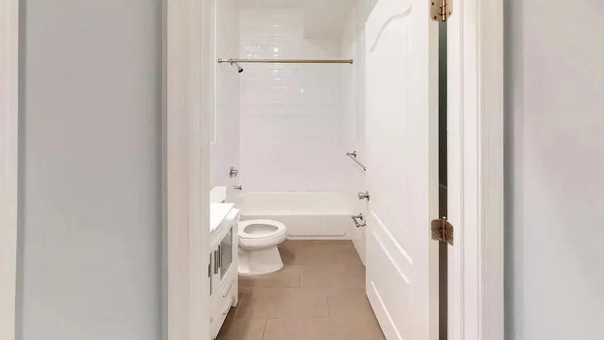 Private Room in 5BR Jersey City Apartment - LEASE TAKEOVER