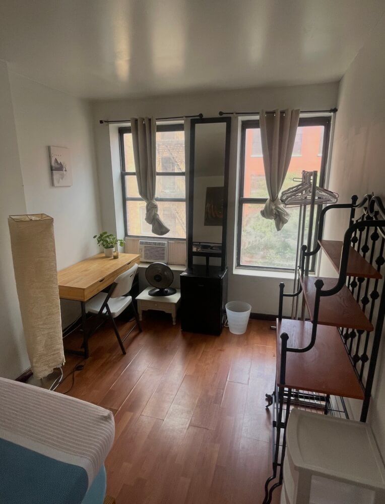 BIG BRIGHT ROOM IN BEST LES LOCATION