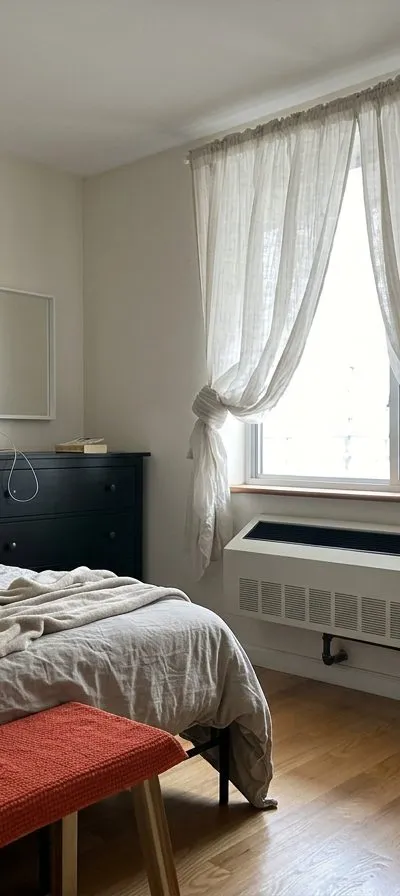 Room in 2BR/2BA condo > 8mins walk to 61st Station