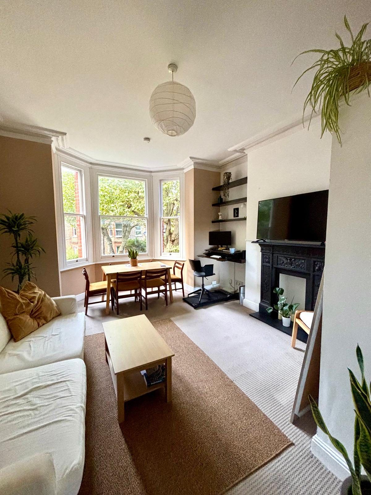 Entire 2 bedroom flat sublet in Queens Park