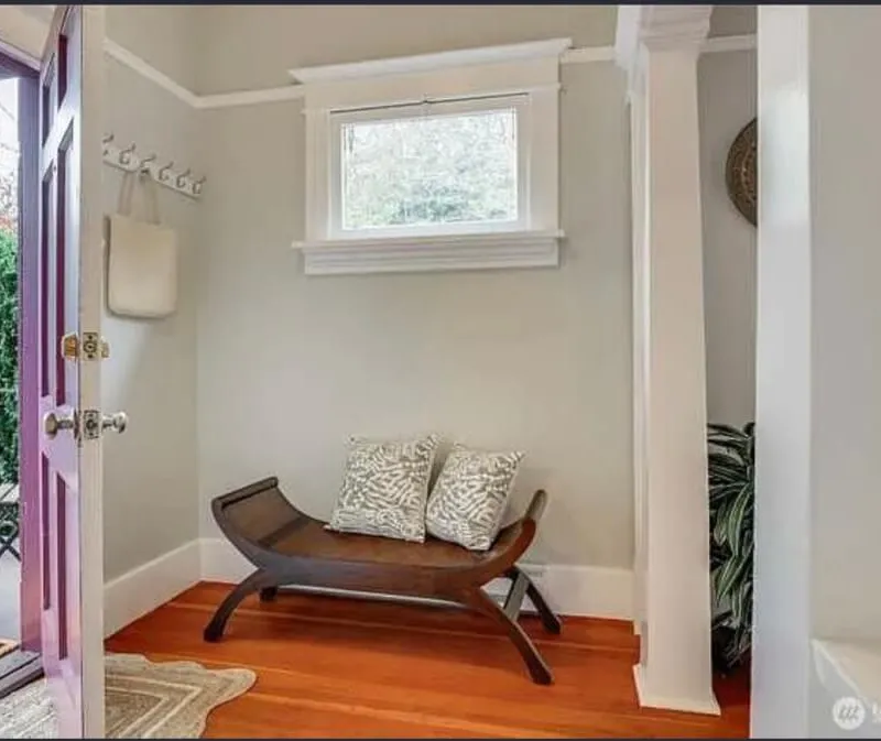 Walking distance to UW campus