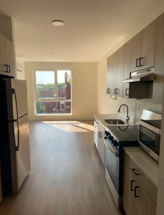 Evanston Tapestry Station 2B2B Apartment Sublet Near Northwestern