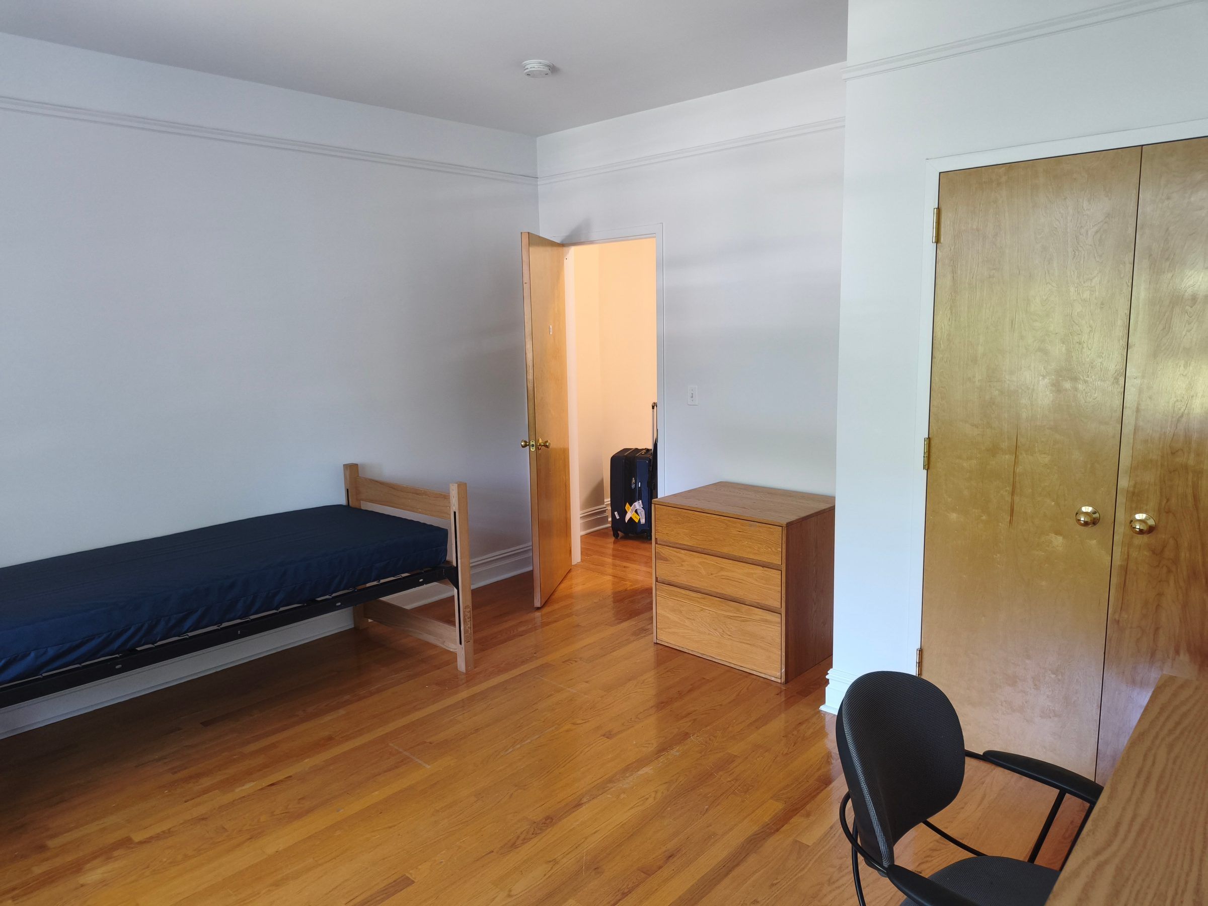 Huge Columbia University Dorm Sublet - River View | 5-10 Min to CBS & Main Campus | Winter 2026