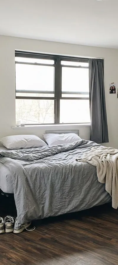 Room in 3BR/2BA, private bath, 4 min to 61 St (7)