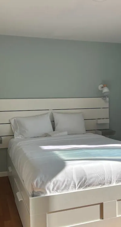 Modern Intern Housing – Bedroom w/Private Bath Queen Bed (RM #7)