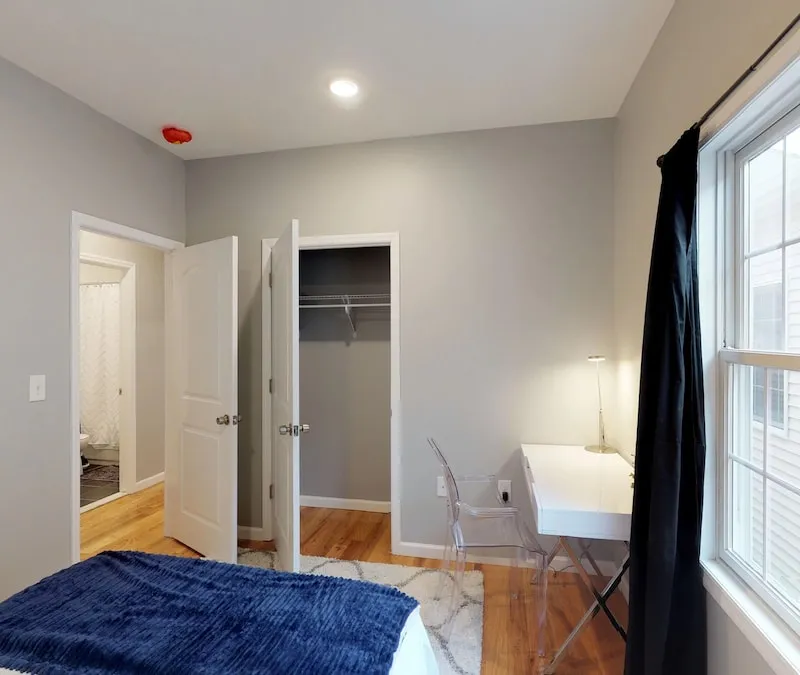 Spacious & Comfortable Room For Long-term Stay**