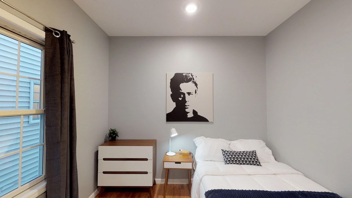 Spacious & Comfortable Room For Long-term Stay**