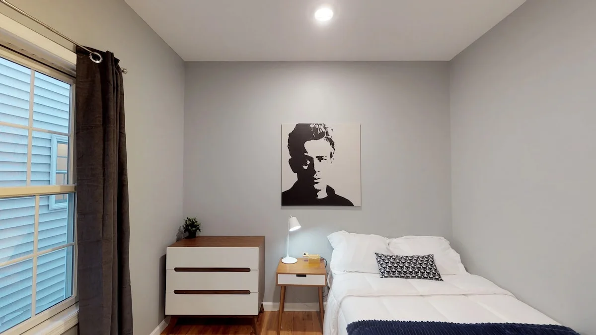 Spacious & Comfortable Room For Long-term Stay**