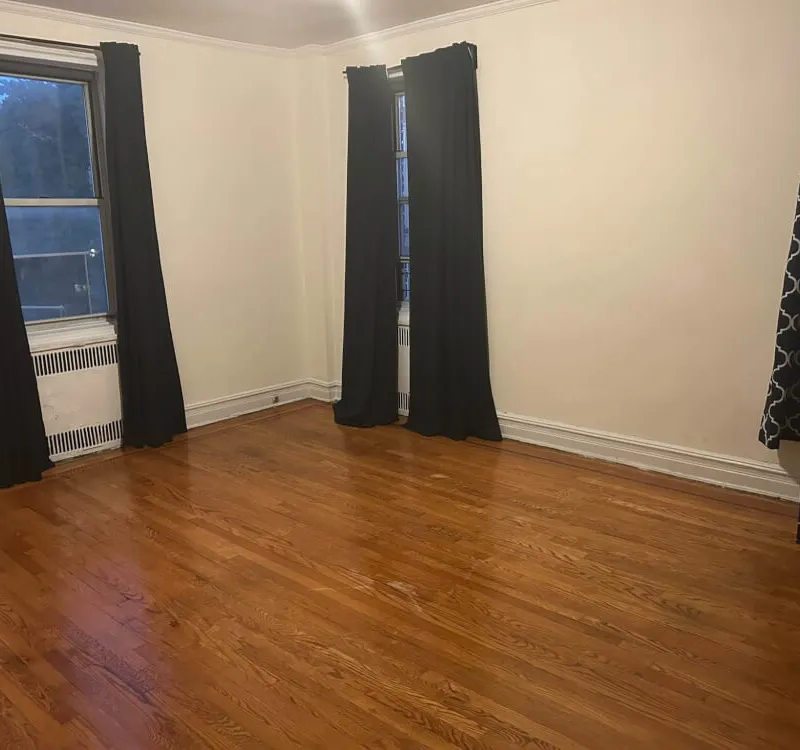 Large Bedroom with Walk-in Closets in Kensington