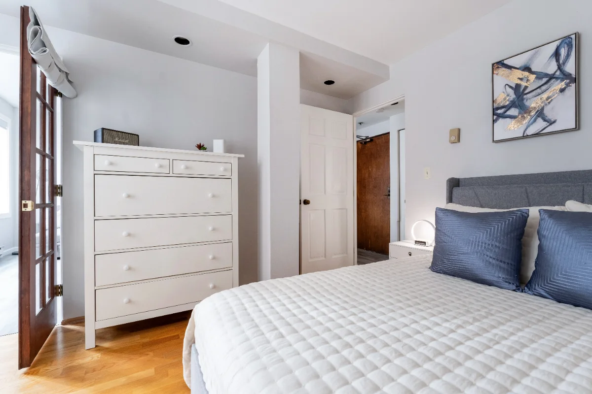 Private 1 BD Condo in Five Points One Block from Seattle Center