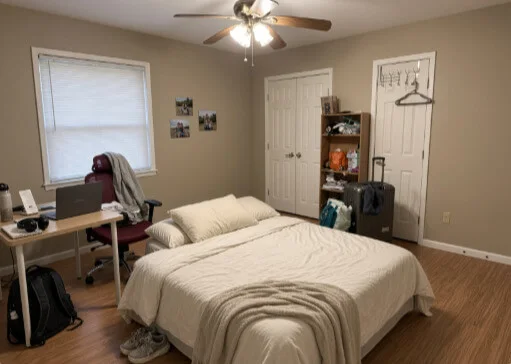 Spacious Bedroom in 3B2B House Near Stony Brook University | Parking Recommended