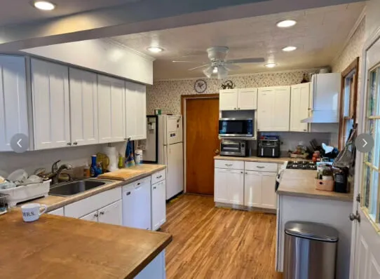 Spacious Bedroom in 3B2B House Near Stony Brook University | Parking Recommended