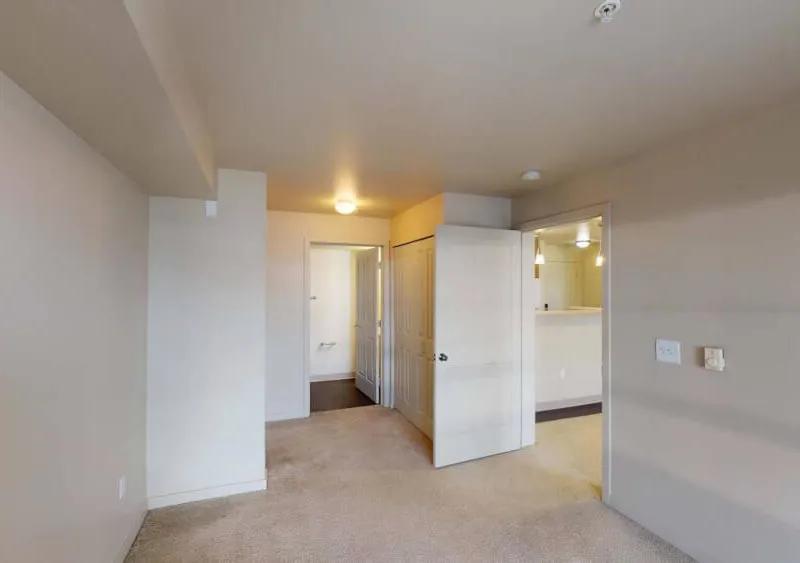 Modern & Spacious 2B2B (982 sqft) near UW | Base Rent | South-Facing Sunny High-Floor | Official Sublease