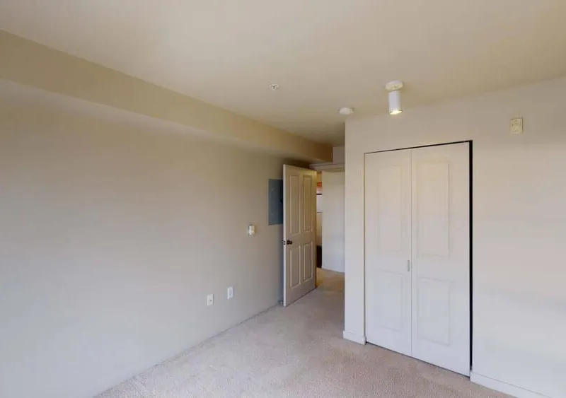 Modern & Spacious 2B2B (982 sqft) near UW | Base Rent | South-Facing Sunny High-Floor | Official Sublease