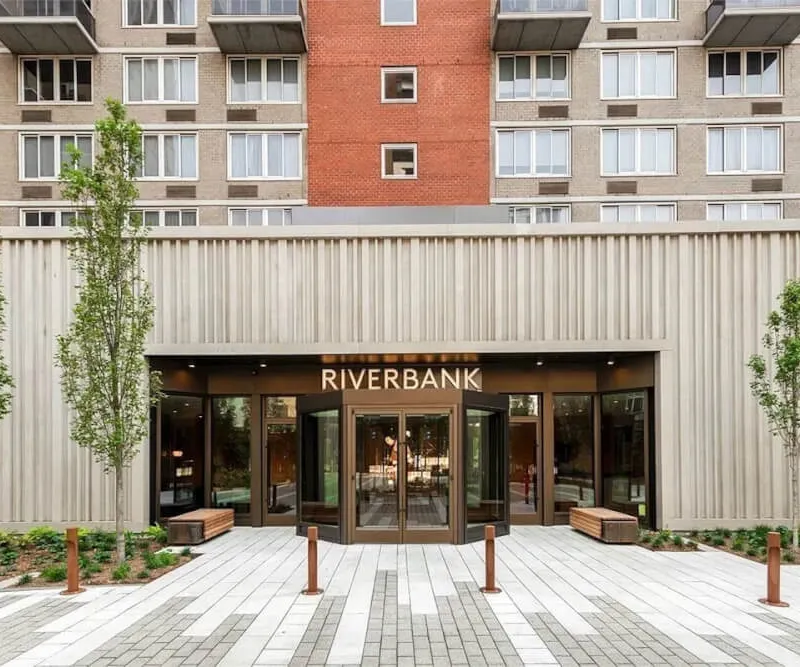 Modern Hell’s Kitchen Room in Luxury Building
