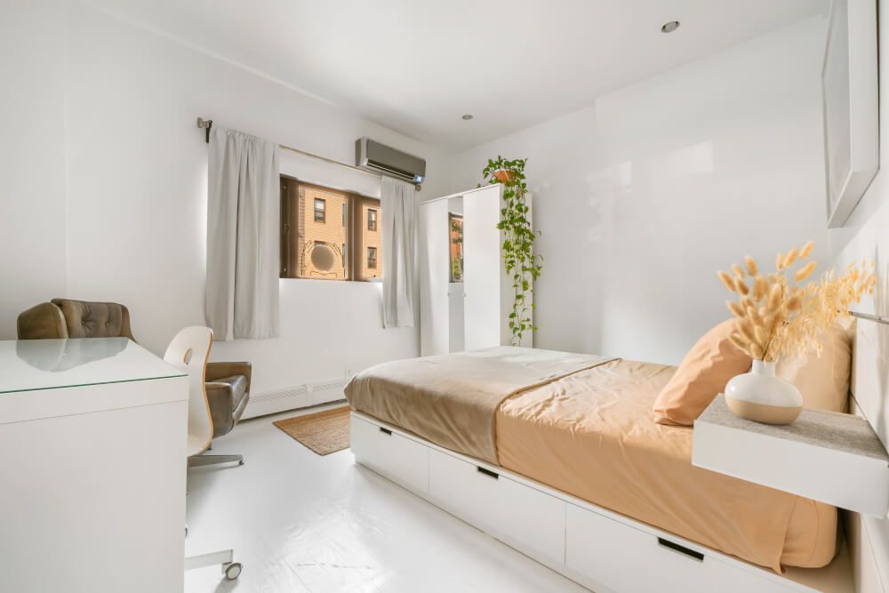 Bright room in Williamsburg w/ Huge Backyard