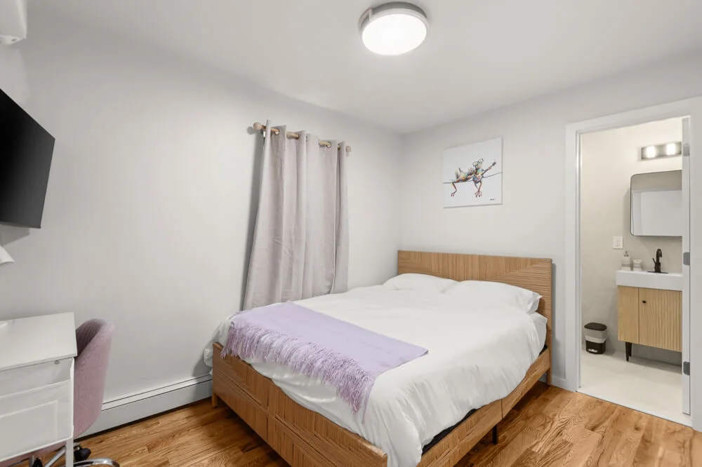 Bushwick Apt #1, Private Rm w/Ensuite Bath, Wi-Fi, Train, W&D - Bedroom 1