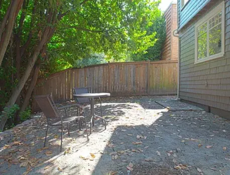 Upper Queen Ann 2 bed 1 bath unit