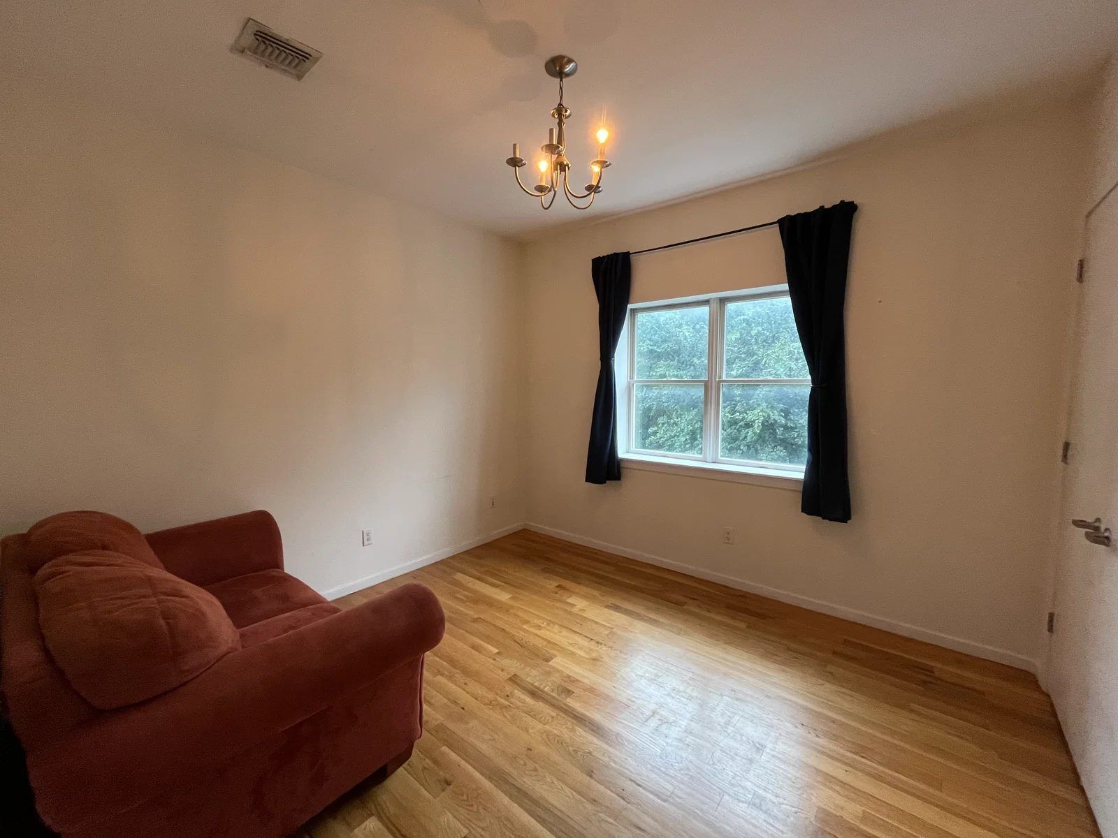 Spacious Room in Bushwick Duplex