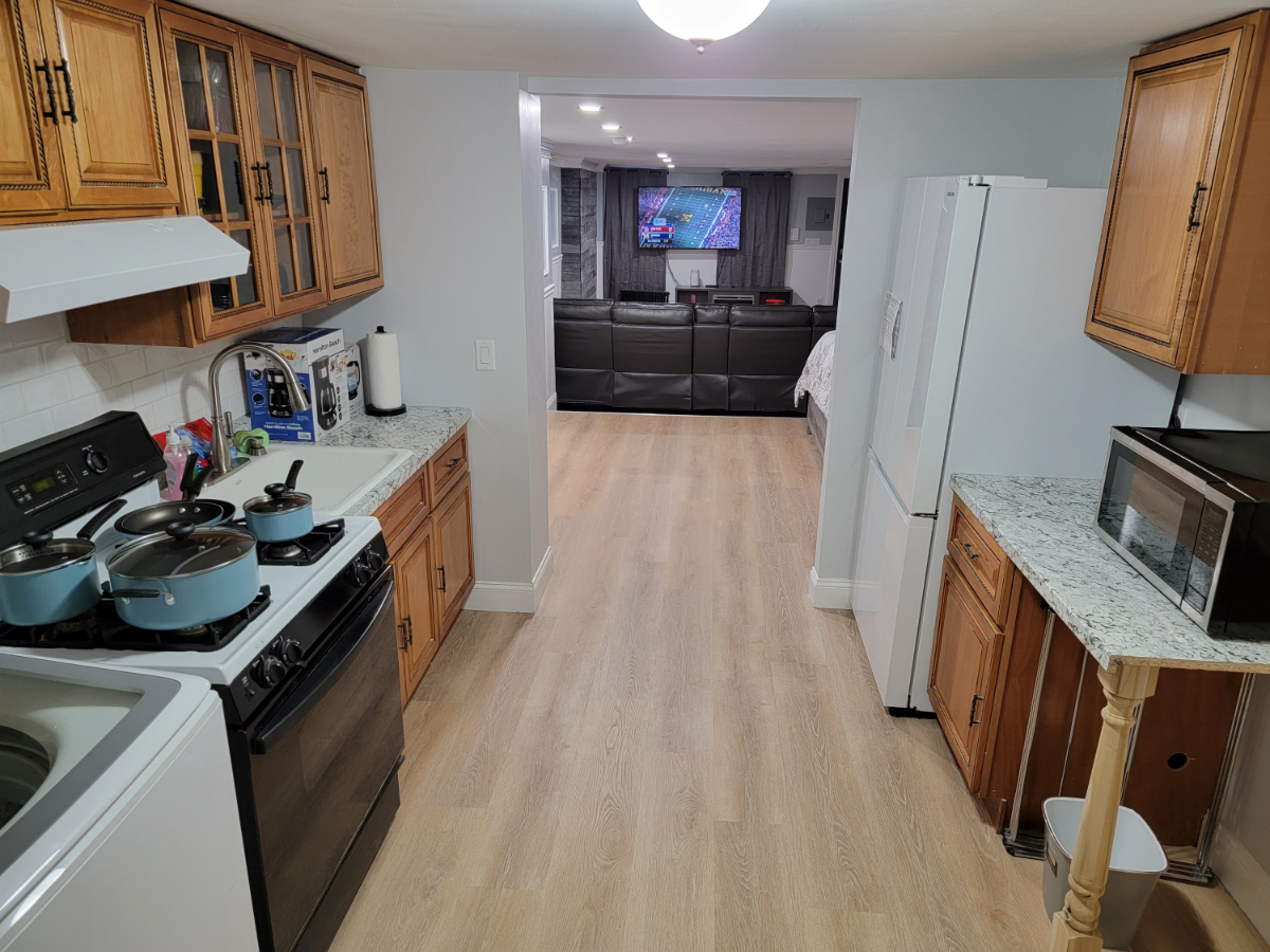 THE MYAH HOUSE (Make yourself at home) Quiet Cozy yet spacious access to everything