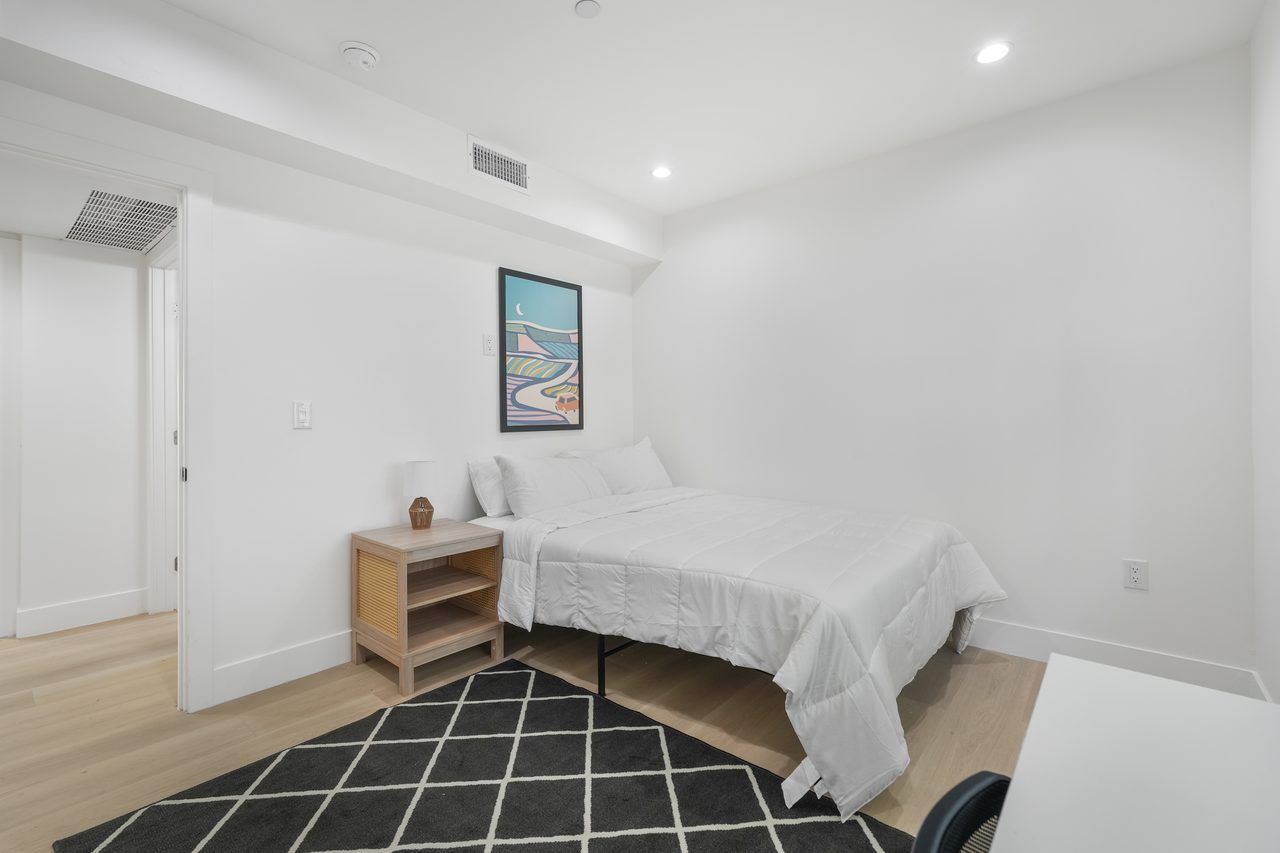 Private room in Central LA
