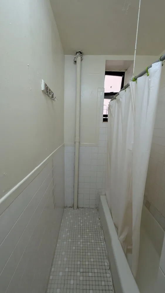 Clean Safe Modern Shared Bath Private Studio in Upper West Side Elevator Building