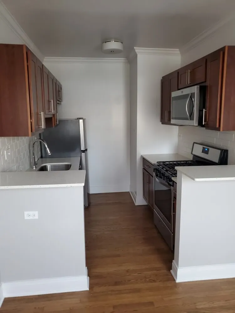 Spacious Uptown One Bedroom Near Lake Michigan