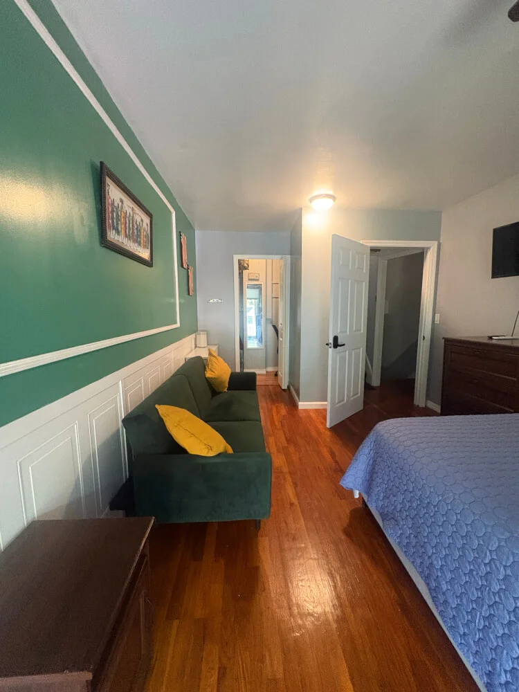 Cozy Queen Bedroom in South Brooklyn