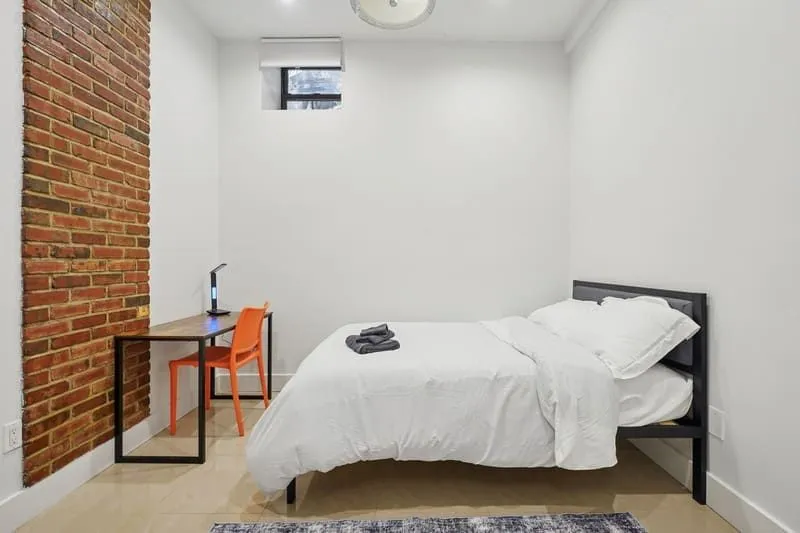Furnished private room with private bath in Queens