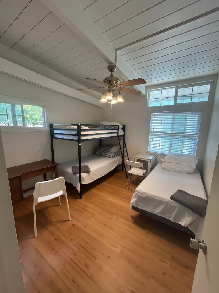 Shared room for 3 men (one place)
