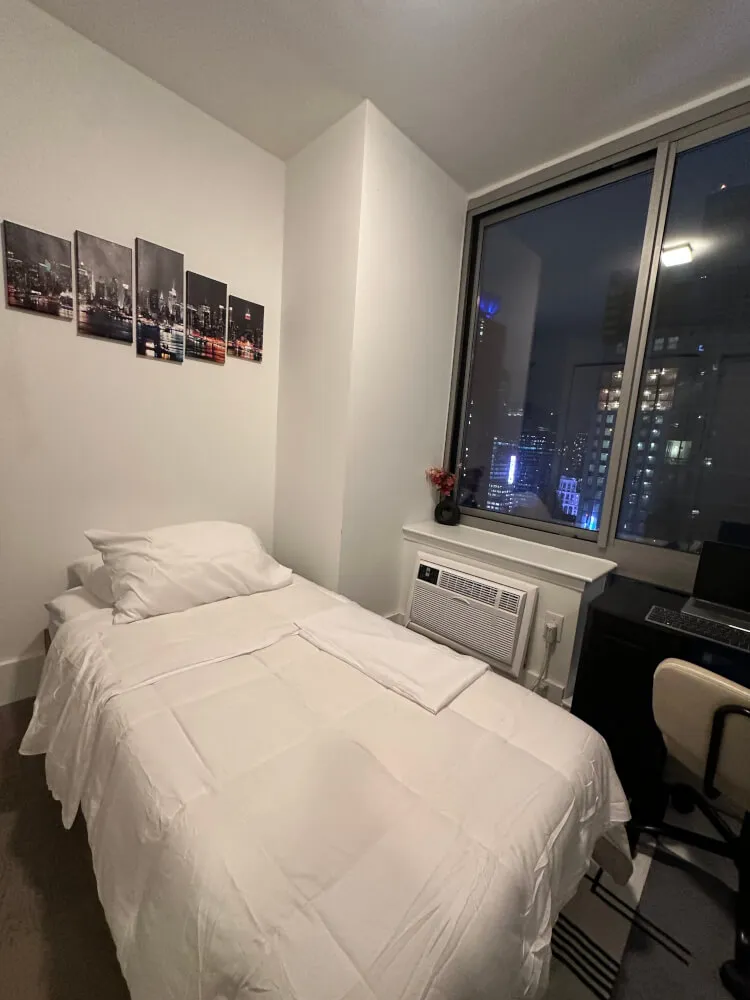 Cozy Bedroom in the HEART of Manhattan