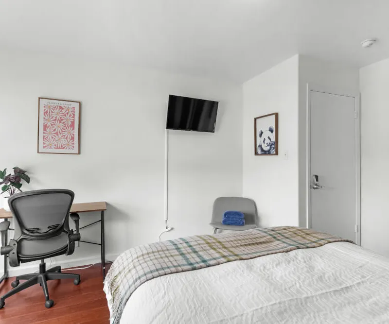 Refuge at Bayhaus | W/D| Weekly Cleaning| Parking